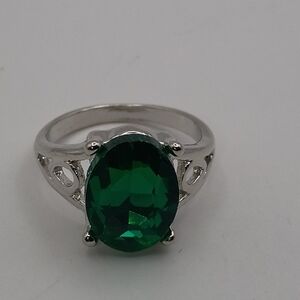 Elegant Green Emerald Cut Ring Silver Plated Alloy Statement Jewelry Size 7.5